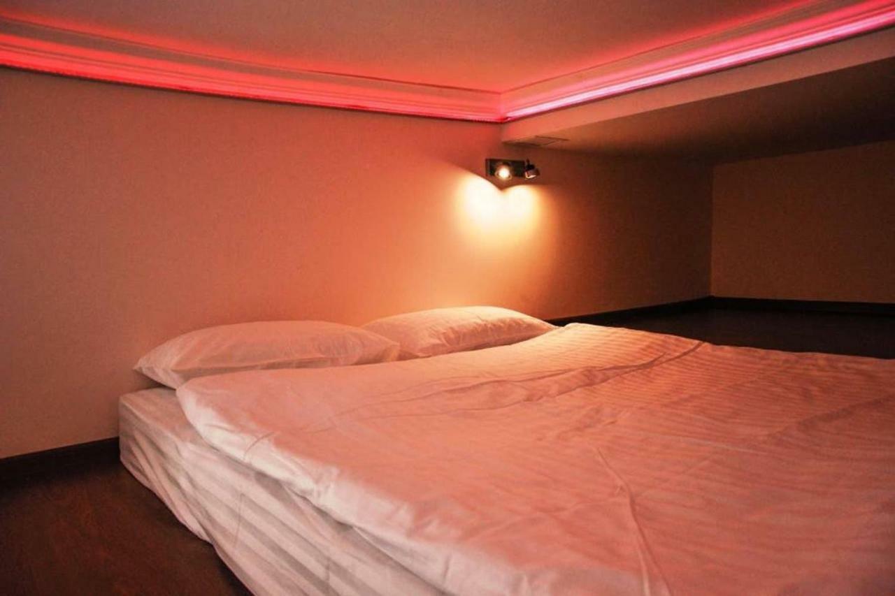 Kyiv Rouge Apartment Zewnętrze zdjęcie